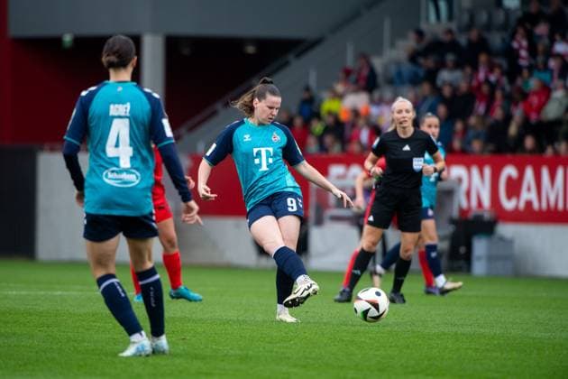 Adriana Achcinska FC Koeln, 09 am Ball, GER, FC Bayern Muenchen vs 1 FC Koeln, Football Google Pixel Frauen Bundesliga, 5 Spieltag, Saison 2024 2025, 05 10 2024 DFB regulations prohibit any use of photographs as image sequences and or quasi video GER, FC Bayern Muenchen vs 1 FC Koeln, Football Google Pixel Frauen Bundesliga, 5 Spieltag, Saison 2024 2025, 05 10 2024 Muenchen Copyright: xEibner-Pressefoto Memmlerx EP_MMR
