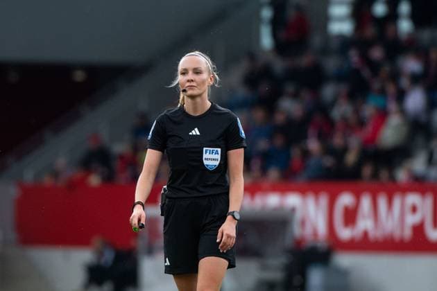 Referee Fabienne Michel, GER, FC Bayern Muenchen vs 1 FC Koeln, Football Google Pixel Womens Bundesliga, Matchday 5, Season 2024 2025, 05 10 2024 DFB regulations prohibit any use of photographs as image sequences and or quasi video GER, FC Bayern Muenchen vs 1 FC Koeln, Football Google Pixel Womens Bundesliga, Matchday 5, Season 2024 2025, 05 10 2024 Muenchen Copyright: xEibner-Pressefoto Memmlerx EP_MMR