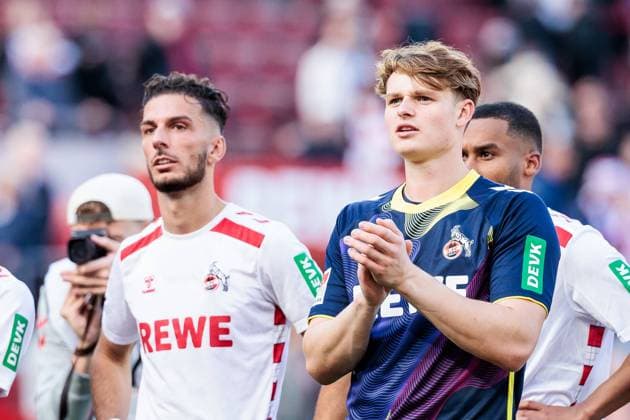 2 Fußball Bundesliga 1 FC Köln SSV Ulm 1846 05 10 2024 Jonas Urbig 1 FC Köln, 40 applauds towards the curve 2 Fußball Bundesliga, 1 FC Köln SSV Ulm 1846, Köln, Rheinenergiestadion am 05 10 2024 DFL REGULATIONS PROHIBIT ANY USE OF PHOTOGRAPHS AS IMAGE SEQUENCES AND OR QUASI VIDEO Copyright: xBEAUTIFULxSPORTS Wunderlx