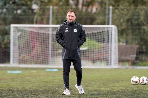 05 10 2024, Lucerne, Sportanlagen Allmend, AXA Women s Cup 1 16 Final FC Luzern Frauen Servette FC ChÃªnois Feminin, coach Jose Barcala Servette FC Chenois Feminin Lucerne Sportanlagen Allmend Lucerne Switzerland  Copyright: xJustPictures.ch MarcioxMachadox
