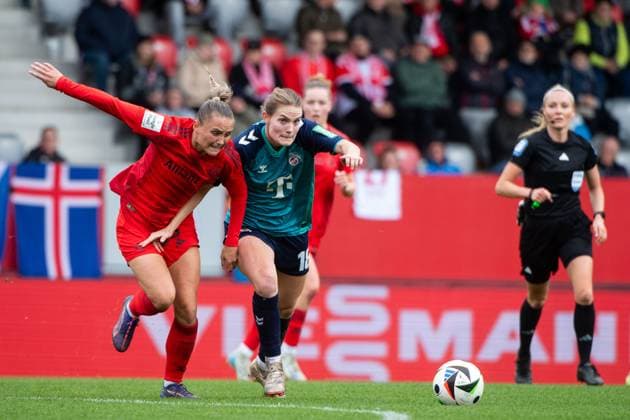 Samantha Kerr FC Bayern Muenchen, 26 in duel with Taylor Marie Ziemer FC Koeln, 18 , GER, FC Bayern Muenchen vs 1 FC Koeln, Fußball Google Pixel Frauen Bundesliga, 5 Spieltag, Saison 2024 2025, 05 10 2024 DFB regulations prohibit any use of photographs as image sequences and or quasi video GER, FC Bayern Muenchen vs 1 FC Koeln, Fussball Google Pixel Frauen Bundesliga, 5 Spieltag, Saison 2024 2025, 05 10 2024 Muenchen Copyright: xEibner-Pressefoto Memmlerx EP_MMR