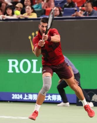 (241005) -- SHANGHAI, Oct. 5, 2024 -- Novak Djokovic hits a return during the men s singles round of 64 match between Alex Michelsen of the United States and Novak Djokovic of Serbia at the ATP, Tennis Herren World Tour Shanghai Masters tennis tournament in Shanghai, east China, Oct. 5, 2024. ) (SP)CHINA-SHANGHAI-TENNIS-ATP TOUR-SHANGHAI MASTERS(CN) WangxXiang 