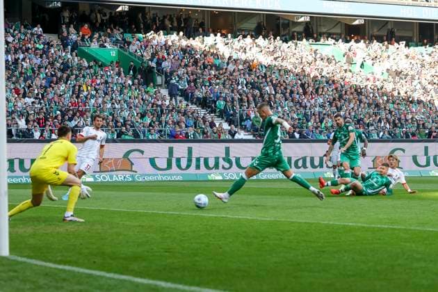 Sport Themen der Woche KW40 0:1 Tor fuer SC Freiburg durch Ritsu Doan (SC Freiburg, 42) , Fussball, 1. Bundesliga, 6.Spieltag, 2024 2025, SV Werder Bremen vs. SC Freiburg, 05.10.2024, Weserstadion, Bremen, Deutschland DFL REGULATIONS PROHIBIT ANY USE OF PHOTOGRAPHS AS IMAGE SEQUENCES AND OR QUASI-VIDEO. Bremen Weserstadion Bremen Deutschland *** 0 1 Goal for SC Freiburg by Ritsu Doan SC Freiburg, 42 , Soccer, 1 Bundesliga, Matchday 6, 2024 2025, SV Werder Bremen vs SC Freiburg, 05 10 2024, Weserstadion, Bremen, Germany DFL REGULATIONS PROHIBIT ANY USE OF PHOTOGRAPHS AS IMAGE SEQUENCES AND OR QUASI VIDEO Bremen Weserstadion Bremen Germany Copyright: xGrantxHubbsx