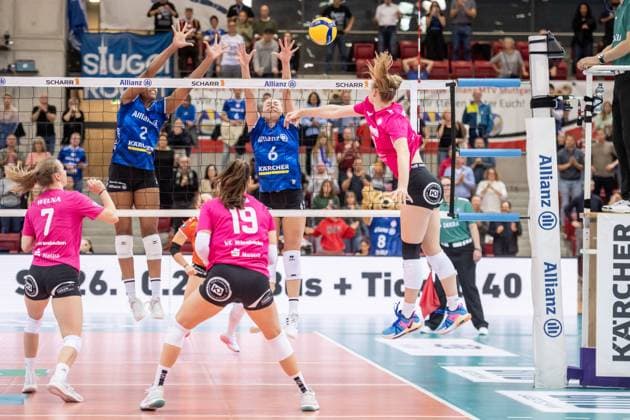 Rachel Joy Gomez VC Wiesbaden, 17 against Stutgart block from Breland Morrissette Allianz MTV Stuttgart, 02 , left and Antonia Stautz Allianz MTV Stuttgart, 06 , right GER, Allianz MTV Stuttgart vs VC Wiesbaden Volleyball Bundesliga, VBL, 2024 2025 season, 05 10 2024 GER, Allianz MTV Stuttgart vs VC Wiesbaden Volleyball Bundesliga, VBL, 2024 2025 season, 05 10 2024 Stuttgart Copyright: xSandyxDinkelackerx EP_SDR