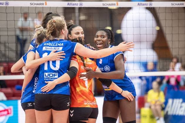 Cheers, joy Krystal Rivers Allianz MTV Stuttgart, 13 , re rejoices with team GER, Allianz MTV Stuttgart vs VC Wiesbaden Volleyball Bundesliga, VBL, 2024 2025 season, 05 10 2024 GER, Allianz MTV Stuttgart vs VC Wiesbaden Volleyball Bundesliga, VBL, 2024 2025 season, 05 10 2024 Stuttgart Copyright: xSandyxDinkelackerx EP_SDR