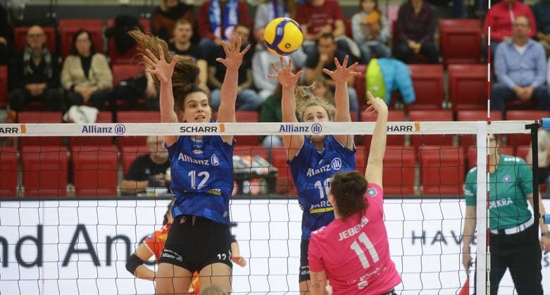 Stuttgart , Volleyball Bundesliga Women, Allianz MTV Stuttgart vs VC Wiesbaden , from left Lucia Varela Gomez Antonia Stautz Stgt