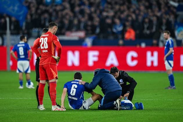 05 10 2024, Soccer, 2 Bundesliga, Matchday 8 Season 2024 2025, FC Schalke 04 Hertha BSC, Ron Schallenberg FC Schalke 04 injured on the ground xRHR PHOTO TKx Copyright: RHR-FOTOx RHR-FOTO TK