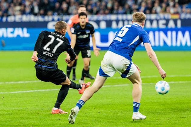 2 Soccer Bundesliga FC Schalke 04 Hertha BSC Berlin 05 10 2024 Michael Cuisance Hertha BSC Berlin, 27 shoots the 0 1 2 Soccer Bundesliga FC Schalke 04 Hertha BSC Berlin, VELTINS Arena on 05 10 2024 DFL REGULATIONS PROHIBIT ANY USE OF PHOTOGRAPHS AS IMAGE SEQUENCES AND OR QUASI VIDEO Copyright: xBEAUTIFULxSPORTS Wunderlx