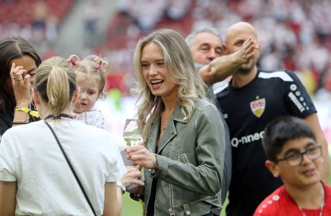 18.05.24 VfB Stuttgart - Borussia Mönchengladbach Deutschland, Stuttgart, 18.05.2024, Fussball, Bundesliga, VfB Stuttgart - Borussia Mönchengladbach (4:0): Eileen, Freundin von Alexander Nübel (VfB Stuttgart). *** 18 05 24 VfB Stuttgart Borussia Mönchengladbach Germany, Stuttgart, 18 05 2024, Football, Bundesliga, VfB Stuttgart Borussia Mönchengladbach 4 0 Eileen, girlfriend of Alexander Nübel VfB Stuttgart