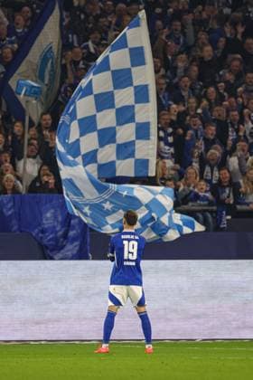 Gelsenkirchen, Germany, 05 10 24 Kenan Karaman FC Schalke 04 goal celebration, cheers after his goal for 1 1 during the Bundesliga 2 match between FC Schalke 04 Hertha BSC Berlin at Veltins Arena on October 05, 2024 in Gelsenkirchen, Germany Gelsenkirchen Veltins Arena Germany Copyright: xStefanxBrauer Brauer-Fotoagenturx