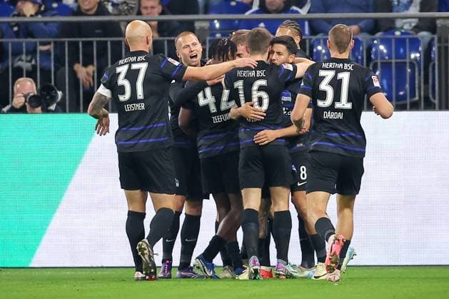 05 10 2024, Football, FC Schalke 04 Hertha BSC, 1 Soccer Bundesliga, Matchday 6, Veltins Arena Gelsenkirchen, Season 2024 2025 Goal celebration after the 1 0 by Michael Cuisance Hertha BSC 27 DFB regulations prohibit any use of photographs as image sequences and or quasi video North Rhine-Westphalia Germany
