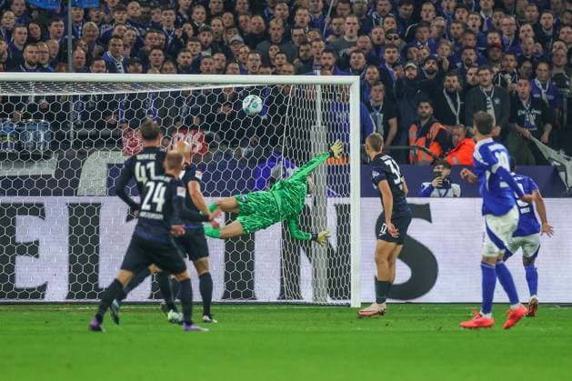 05 10 2024, Football, Season 2024 2025, 2 Bundesliga, Matchday 8, FC Schalke 04 Hertha BSC, Kenan Karaman FC Schalke 04 scores the goal to make it 1 - 1 Gelsenkirchen Veltins Arena NRW Germany xRHR PHOTO TRx Copyright: TimxRehbein RHR-FOTOx RHR-FOTO TR