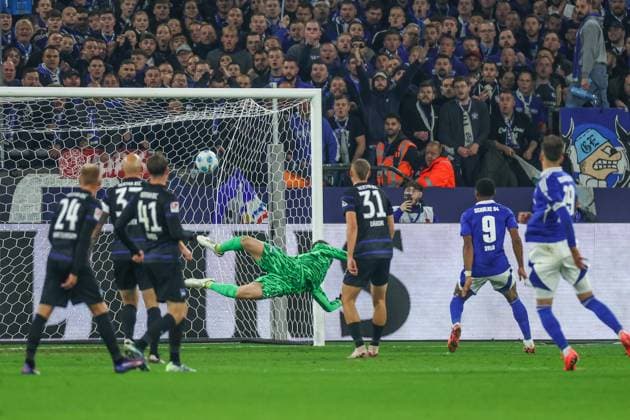05 10 2024, Football, Season 2024 2025, 2 Bundesliga, Matchday 8, FC Schalke 04 Hertha BSC, Kenan Karaman FC Schalke 04 scores the goal to make it 1 - 1 Gelsenkirchen Veltins Arena NRW Germany xRHR PHOTO TRx Copyright: TimxRehbein RHR-FOTOx RHR-FOTO TR