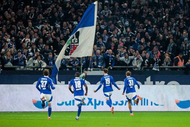 2 Soccer Bundesliga FC Schalke 04 Hertha BSC Berlin 05 10 2024 Cheering for 1 1 by Kenan Karaman Schalke 04, 19 2 Soccer Bundesliga FC Schalke 04 Hertha BSC Berlin, VELTINS Arena on 05 10 2024 DFL REGULATIONS PROHIBIT ANY USE OF PHOTOGRAPHS AS IMAGE SEQUENCES AND OR QUASI VIDEO Copyright: xBEAUTIFULxSPORTS Wunderlx
