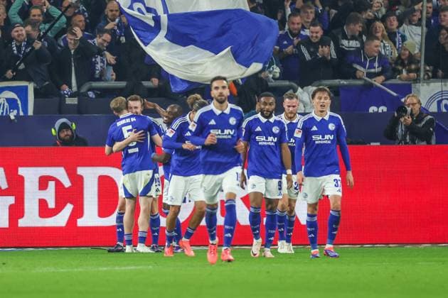 05 10 2024, Football, Season 2024 2025, 2 Bundesliga, Matchday 8, FC Schalke 04 Hertha BSC, v l Tobias Mohr FC Schalke 04 cheers after his goal with Derry John Murkin FC Schalke 04 Gelsenkirchen Veltins Arena NRW Germany xRHR PHOTO TRx Copyright: TimxRehbein RHR-FOTOx RHR-FOTO TR