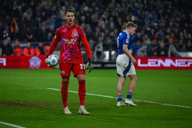 05 10 2024, Soccer, 2 Bundesliga, 8 Matchday Season 2024 2025, FC Schalke 04 Hertha BSC, Goalkeeper Justin Heekeren FC Schalke 04 , xRHR PHOTO TKx Copyright: RHR-FOTOx RHR-FOTO TK