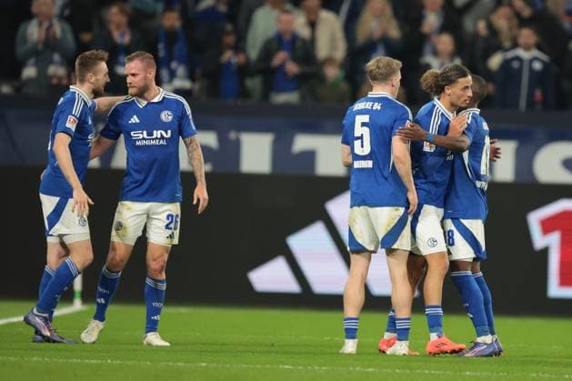 The players of FC Schalke 04 are happy about the goal to 2 1 by Tobias Mohr FC Schalke 04 during the match of the 2 BL season 2024 25 FC Schalke 04 Hertha BSC Copyright Thomas Pakusch