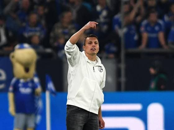 Coach Jakob Fimpel FC Schalke 04 gestures during the 2 Bundesliga match between FC Schalke 04 and Hertha BSC Berlin at Veltins Arena on October 05, 2024 in Gelsenkirchen, Germany, Germany Photo by Ralf Treese DeFodi Images Coach Jakob Fimpel FC Schalke 04 gestures during the 2 Bundesliga match between FC Schalke 04 and Hertha BSC at Veltins Arena on October 5, 2024 in Gelsenkirchen, Germany Photo by Ralf Treese DeFodi Images DFB DFL REGULATIONS PROHIBIT ANY USE OF PHOTOGRAPHS AS IMAGE SEQUENCES AND OR QUASI VIDEO Defodi 521 S04BSC20241005 029 Defodi-521 DFB DFL REGULATIONS PROHIBIT ANY USE OF PHOTOGRAPHS AS IMAGE SEQUENCES AND OR QUASI-VIDEO.
