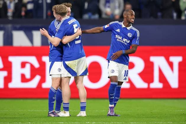 05 10 2024, Football, FC Schalke 04 Hertha BSC, 1 Soccer Bundesliga, Matchday 6, Veltins Arena Gelsenkirchen, Season 2024 2025 Goal celebration after the 2 1 by Tobias Mohr Schalke04 29 DFB regulations prohibit any use of photographs as image sequences and or quasi video North Rhine-Westphalia Germany