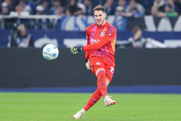 Soccer 2 Bundesliga 8 Matchday FC Schalke 04 Hertha BSC Berlin on 05 10 2024 at the Veltins Arena in Gelsenkirchen Justin Heekeren Schalke DFL regulations prohibit any use of photographs as image sequences and or quasi video xJRx
