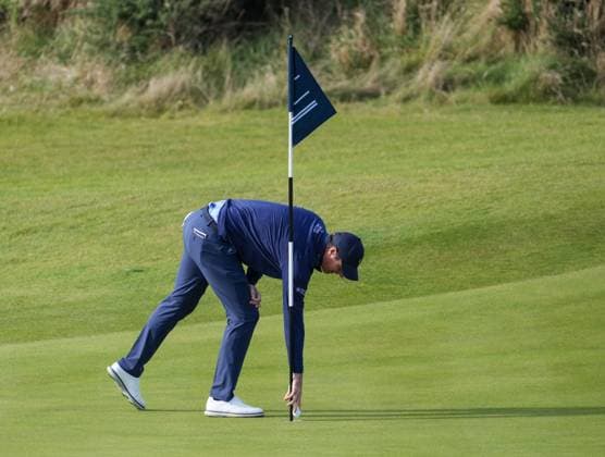 Nicolas Colsaerts picks his ball out of the hole after holing his 2nd shot on the par 5 16th hole for an albatross. Alfred Dunhill Links Championship 2024, Day Three, Golf, Kingsbarn, Scotland, UK - 05 Oct 2024  Copyright: xStuartxWallace Shutterstockx 14760092y