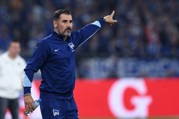 Soccer 2 Bundesliga 8 Matchday FC Schalke 04 Hertha BSC Berlin on 05 10 2024 at the Veltins Arena in Gelsenkirchen Cristian Fiel Coach Head Coach Berlin DFL regulations prohibit any use of photographs as image sequences and or quasi video xRx