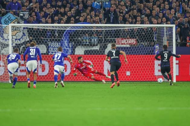 05 10 2024, Football, Season 2024 2025, 2 Bundesliga, Matchday 8, FC Schalke 04 Hertha BSC, Smail Prevljak Hertha BSC scores the goal to make it 2-2 from the penalty spot Gelsenkirchen Veltins Arena NRW Germany xRHR PHOTO TRx Copyright: TimxRehbein RHR-FOTOx RHR-FOTO TR