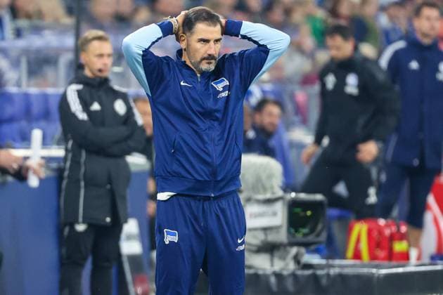 2 Bundesliga FC Schalke 04 Hertha BSC Berlin on 05 10 2024 at the Veltins Arena in Schalke Coach Cristian Fiel Hertha dissatisfied, disappointed, disappointed, dejected MH