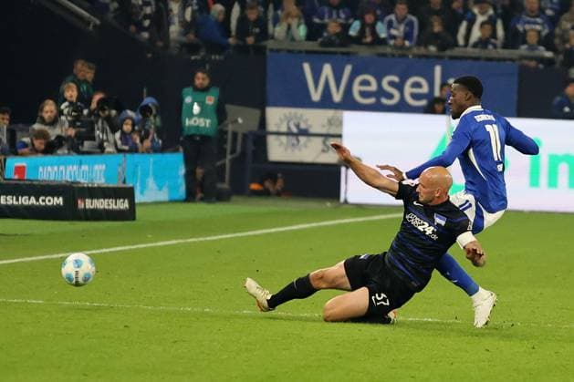 Toni Leistner Hertha BSC and Bryan Lasme FC Schalke 04 at the match of the 2 BL season 2024 25 FC Schalke 04 Hertha BSC Copyright Thomas Pakusch