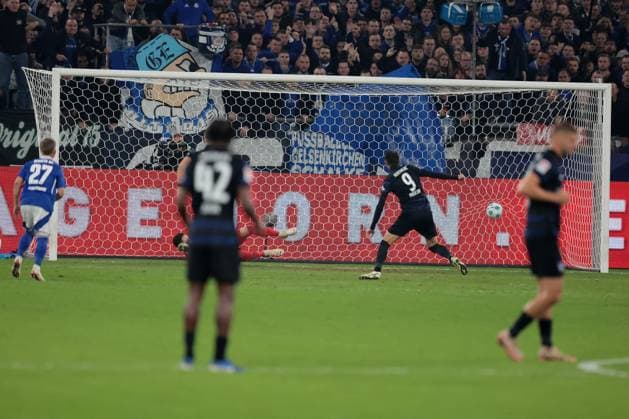 The goal for 2 2 by Smail Prevljak Hertha BSC in the match of the 2 BL season 2024 25 FC Schalke 04 Hertha BSC Copyright Thomas Pakusch