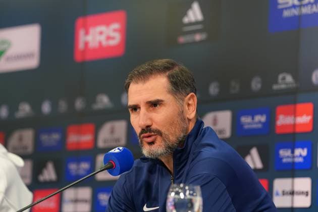 Soccer 2 Bundesliga Season 2024 2025, Matchday 8 FC Schalke 04 vs Hertha BSC Veltins Arena, Gelsenkirchen Coach Christian FiÃ l Hertha BSC Fiel Copyright: xJOERANxSTEINSIEKx