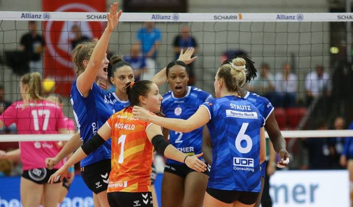 Stuttgart , Volleyball Bundesliga Women, Allianz MTV Stuttgart vs VC Wiesbaden , Jubel Stuttgart , center 2 Breland Morrissette