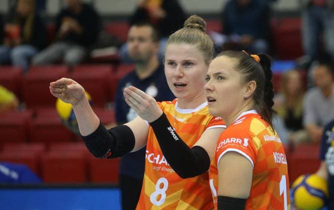 Stuttgart , Volleyball Bundesliga Women, Allianz MTV Stuttgart vs VC Wiesbaden , from left Florien Reesing Roosa Koskelo Stgt