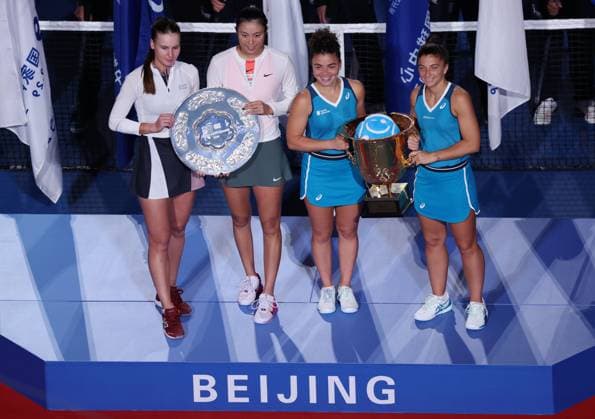 (241006) -- BEIJING, Oct. 6, 2024 -- Winners Sara Errani (1st R) Jasmine Paolini(2nd R) of Italy and runners-up Chan Hao-Ching (2nd L) of Chinese Taipei Veronica Kudermetova of Russia pose during the awarding ceremony for the women s doubles event at the 2024 China Open tennis tournament in Beijing, China, Oct. 6, 2024. ) (SP)CHINA-BEIJING-TENNIS-CHINA OPEN-WOMEN S DOUBLES-FINAL (CN) ZhangxChenlin 