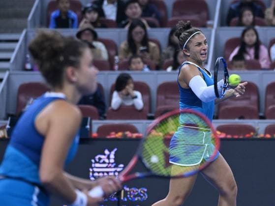 (241006) -- BEIJING, Oct. 6, 2024 -- Sara Errani(R) Jasmine Paolini of Italy compete during the women s doubles final against Chan Hao-Ching of Chinese Taipei Veronica Kudermetova of Russia at the 2024 China Open tennis tournament in Beijing, China, Oct. 6, 2024. ) (SP)CHINA-BEIJING-TENNIS-CHINA OPEN-WOMEN S DOUBLES-FINAL (CN) ZhangxLong 