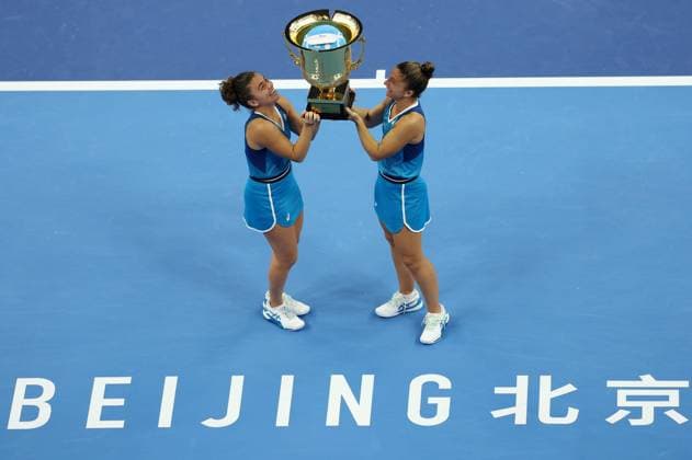 (241006) -- BEIJING, Oct. 6, 2024 -- Winners Sara Errani (R) Jasmine Paolini of Italy celebrate with the trophy after winning the women s doubles final against Chan Hao-Ching of Chinese Taipei Veronica Kudermetova of Russia at the 2024 China Open tennis tournament in Beijing, China, Oct. 6, 2024. ) (SP)CHINA-BEIJING-TENNIS-CHINA OPEN-WOMEN S DOUBLES-FINAL (CN) ZhangxChenlin 
