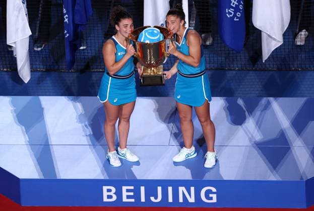 (241006) -- BEIJING, Oct. 6, 2024 -- Winners Sara Errani (R) Jasmine Paolini of Italy celebrate with the trophy after winning the women s doubles final against Chan Hao-Ching of Chinese Taipei Veronica Kudermetova of Russia at the 2024 China Open tennis tournament in Beijing, China, Oct. 6, 2024. ) (SP)CHINA-BEIJING-TENNIS-CHINA OPEN-WOMEN S DOUBLES-FINAL (CN) ZhangxChenlin 