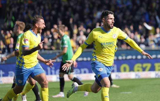 Goal celebration 1 0 by Fabio Kaufmann Eintracht Braunschweig Football, Men, Season 2024 2025 2 BL, Eintracht Stadion, Eintracht Braunschweig vs Hannover 96, Lower Saxony derby DFL REGULATIONS PROHIBIT ANY USE OF PHOTOGRAPHS AS IMAGE SEQUENCES AND OR QUASI VIDEO