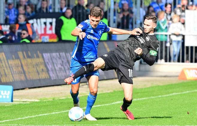 06 10 2024 Soccer Season 2024 2025 2 Soccer Bundesliga 08 Matchday 1 FC Magdeburg FCM SpVgg Greuther Fürth Kleeblatt Sportfoto Zink MeZi xmexzix DFL regulations prohibit any use of photographs as image sequences and or quasi video only for editorial use Tobias Müller Mueller 5, 1 FC Magdeburg FCM Branimir Hrgota 10, SpVgg Greuther Fürth, rechts