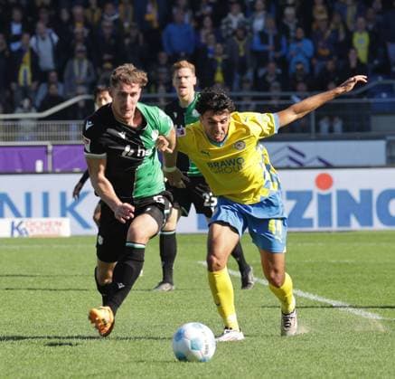Phil Neumann Hannover 96 , Johan Gomez Eintracht Braunschweig Football, Men, Season 2024 2025 2 BL, Eintracht Stadion, Eintracht Braunschweig vs Hannover 96, Lower Saxony derby DFL REGULATIONS PROHIBIT ANY USE OF PHOTOGRAPHS AS IMAGE SEQUENCES AND OR QUASI VIDEO