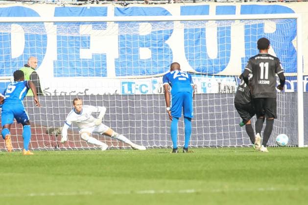 06 10 2024, xgox, Fussball 2 Bundesliga, 1 FC Magdeburg SpVgg Greuther Fuerth emspor, v l Julian Green Fuerth, 37 scores from penalty kick to 2 1 DFL DFB REGULATIONS PROHIBIT ANY USE OF PHOTOGRAPHS as IMAGE SEQUENCES and or QUASI VIDEO Magdeburg