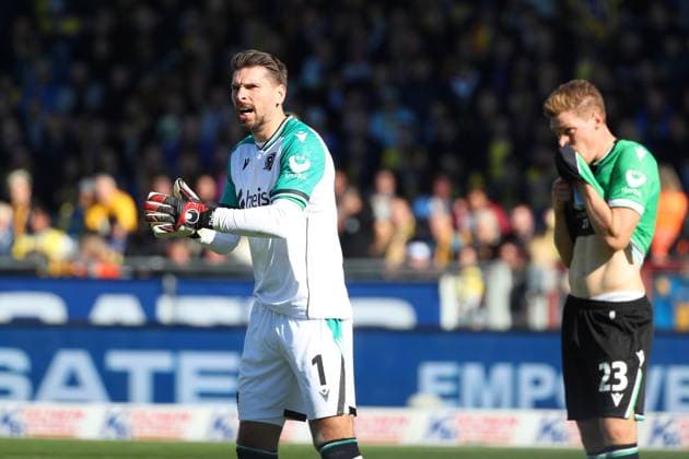 Braunschweig vs Hannover, 2 BL Braunschweig, 06 10 2024, FOOTBALL Eintracht Braunschweig vs Hannover 96, 2 BL, Season 2024 25 Goalkeeper Ron Robert Zieler Hannover 96 , Marcel Halstenberg Hannover 96 Braunschweig