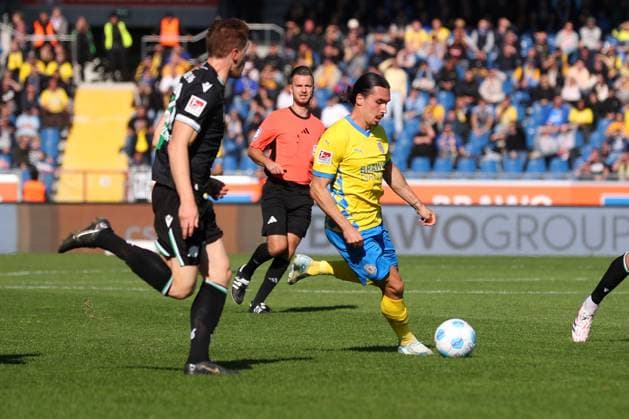 Braunschweig vs Hannover, 2 BL Braunschweig, 06 10 2024, FOOTBALL Eintracht Braunschweig vs Hannover 96, 2 BL, Season 2024 25 Rayan Philippe Eintracht Braunschweig Braunschweig