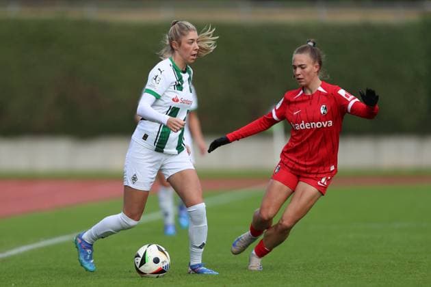 Yvonne Brietzke Borussia Mönchengladbach and 11f battle for the ball during the 2 Frauen Bundesliga match between Borussia Mönchengladbach and SC Freiburg, Grenzlandstadion on October 06, 2024 in Mönchengladbach, Germany Photo by Oliver Kaelke DeFodi Images Yvonne Brietzke Borussia Mönchengladbach and 11f battle for the ball during the 2 Frauen Bundesliga match between Borussia Mönchengladbach and SC Freiburg at Grenzlandstadium on October 6, 2024 in Mönchengladbach, Germany Photo by Oliver Kaelke DeFodi Images DFL regulations prohibit any use of photographs as image sequences and or quasi video Defodi 003 678 2024 10 06 OK BMGSCF 0198 Defodi-003 DFL regulations prohibit any use of photographs as image sequences and or quasi-video.
