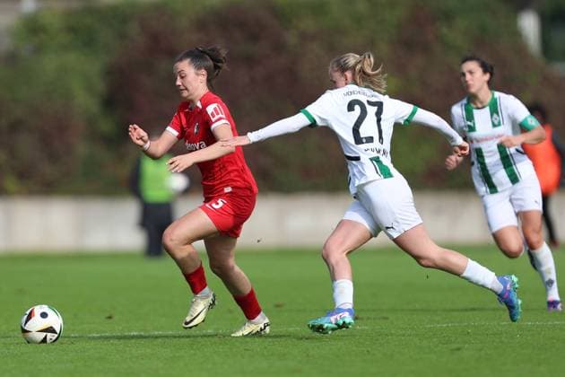 Leonie Lorenz SC Freiburg U20 and Mia Eickmann Borussia Mönchengladbach battle for the ball during the 2 Frauen Bundesliga match between Borussia Mönchengladbach and SC Freiburg, Grenzlandstadion on October 06, 2024 in Mönchengladbach, Germany Photo by Oliver Kaelke DeFodi Images Leonie Lorenz SC Freiburg U20 and Mia Eickmann Borussia Mönchengladbach battle for the ball during the 2 Frauen Bundesliga match between Borussia Mönchengladbach and SC Freiburg at Grenzlandstadium on October 6, 2024 in Mönchengladbach, Germany Photo by Oliver Kaelke DeFodi Images DFL regulations prohibit any use of photographs as image sequences and or quasi video Defodi 003 678 2024 10 06 OK BMGSCF 0445 Defodi-003 DFL regulations prohibit any use of photographs as image sequences and or quasi-video.