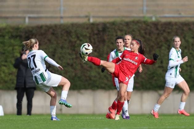 Mia Eickmann Borussia Mönchengladbach and Charlotte Schmit SC Freiburg U20 battle for the ball during the 2 Frauen Bundesliga match between Borussia Mönchengladbach and SC Freiburg, Grenzlandstadion on October 06, 2024 in Mönchengladbach, Germany Photo by Oliver Kaelke DeFodi Images Mia Eickmann Borussia Mönchengladbach and Charlotte Schmit SC Freiburg U20 battle for the ball during the 2 Frauen Bundesliga match between Borussia Mönchengladbach and SC Freiburg at Grenzlandstadium on October 6, 2024 in Mönchengladbach, Germany Photo by Oliver Kaelke DeFodi Images DFL regulations prohibit any use of photographs as image sequences and or quasi video Defodi 003 678 2024 10 06 OK BMGSCF 0651 Defodi-003 DFL regulations prohibit any use of photographs as image sequences and or quasi-video.
