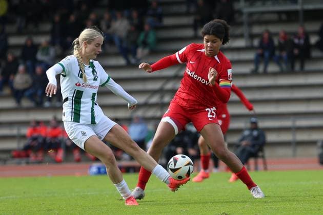 Laura Radke Borussia Mönchengladbach and Victoria Ezebinyuo SC Freiburg U20 battle for the ball during the 2 Frauen Bundesliga match between Borussia Mönchengladbach and SC Freiburg, Grenzlandstadion on October 06, 2024 in Mönchengladbach, Germany Photo by Oliver Kaelke DeFodi Images Laura Radke Borussia Mönchengladbach and Victoria Ezebinyuo SC Freiburg U20 battle for the ball during the 2 Frauen Bundesliga match between Borussia Mönchengladbach and SC Freiburg at Grenzlandstadium on October 6, 2024 in Mönchengladbach, Germany Photo by Oliver Kaelke DeFodi Images DFL regulations prohibit any use of photographs as image sequences and or quasi video Defodi 003 678 2024 10 06 OK BMGSCF 0946 Defodi-003 DFL regulations prohibit any use of photographs as image sequences and or quasi-video.