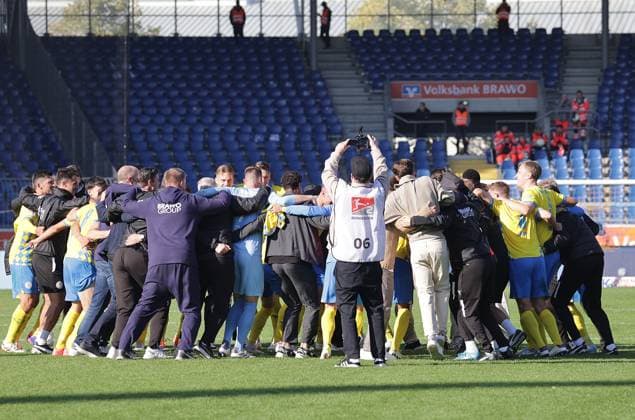 Team Circle Braunschweig, Derby Winner Football, Men, Season 2024 2025 2 BL, Eintracht Stadion, Eintracht Braunschweig vs Hannover 96, Lower Saxony derby, 2 0 DFL REGULATIONS PROHIBIT ANY USE OF PHOTOGRAPHS AS IMAGE SEQUENCES AND OR QUASI VIDEO