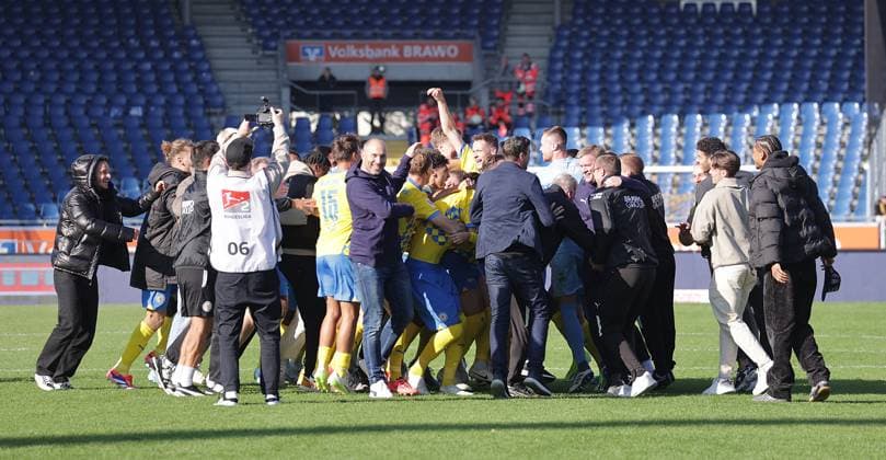 Team Circle Braunschweig, Derby Winner Football, Men, Season 2024 2025 2 BL, Eintracht Stadion, Eintracht Braunschweig vs Hannover 96, Lower Saxony derby, 2 0 DFL REGULATIONS PROHIBIT ANY USE OF PHOTOGRAPHS AS IMAGE SEQUENCES AND OR QUASI VIDEO