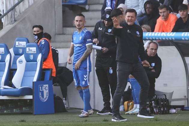Substitution Baris Atik 1 FC Magdeburg,23 with coach Christian Titz 1 FC Magdeburg 2 Soccer Bundesliga Season 2024 2025 1 FC Magdeburg vs SpVgg Greuther Fürth at the Avnet Arena in Magdeburg Soccer,Man,Men,Germany,06 10 2024